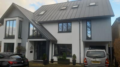 Unique Contemporary  Property All Bills Inclusive Main Photo