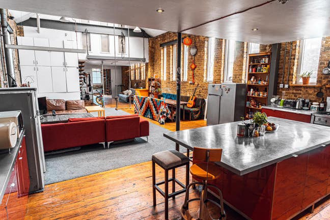 Pied de terre (Tiny room) in Massive Warehouse.  Main Photo