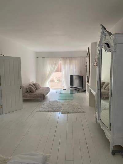  Very large double bed sit Godalming town  Main Photo