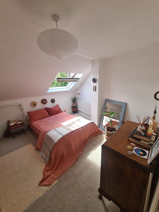 Double room in Spacious 3 Bedroom Flat  Main Photo