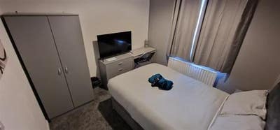 4 bedroomed terraced property fully renovated Main Photo