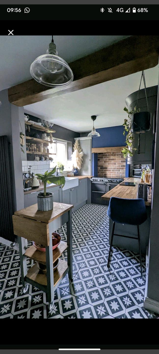 Lovely house share bedmo down Main Photo