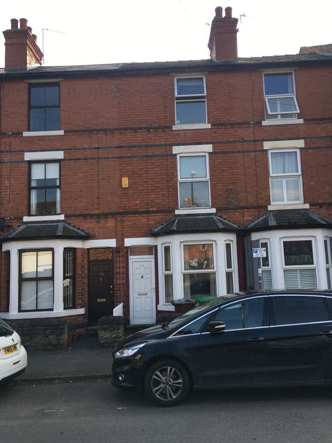 One Double Room in Furnished House for 3 Sharers Main Photo