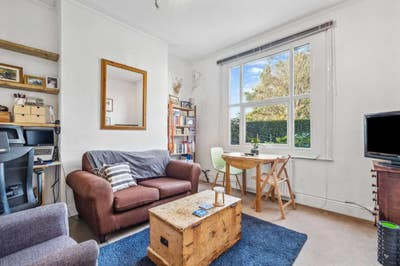 A lovely 1 bedroom with private patio Main Photo