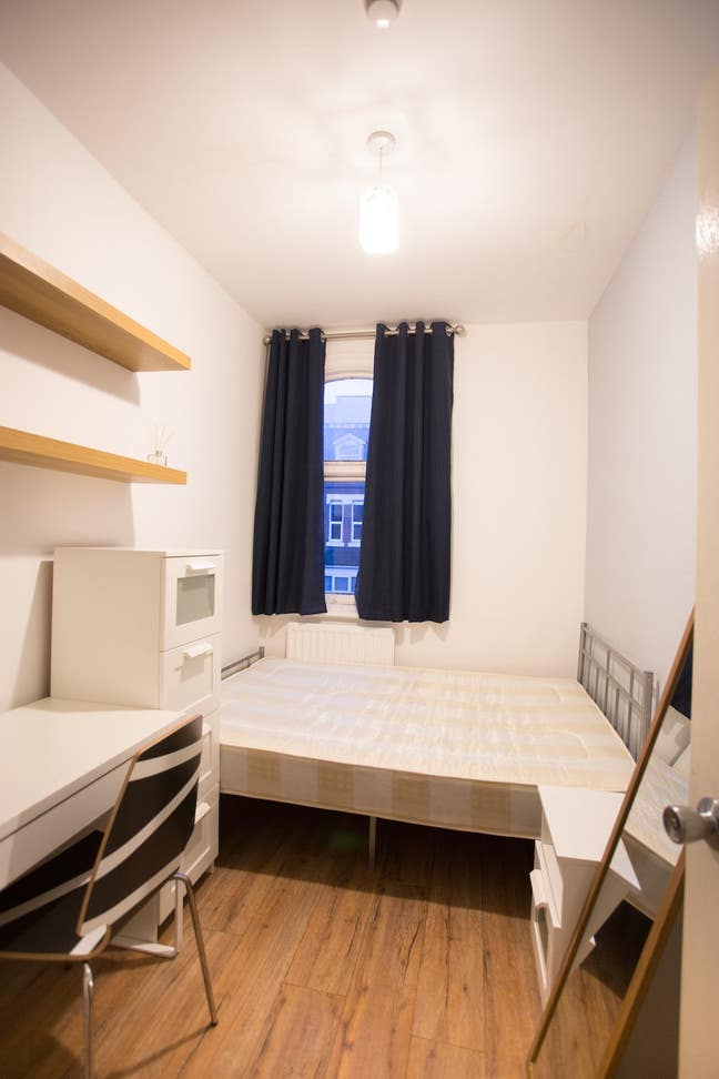 🔥 Bargain Room. Walking Distance from Town   Main Photo