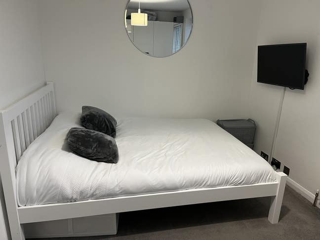Large double room in quiet village  Main Photo