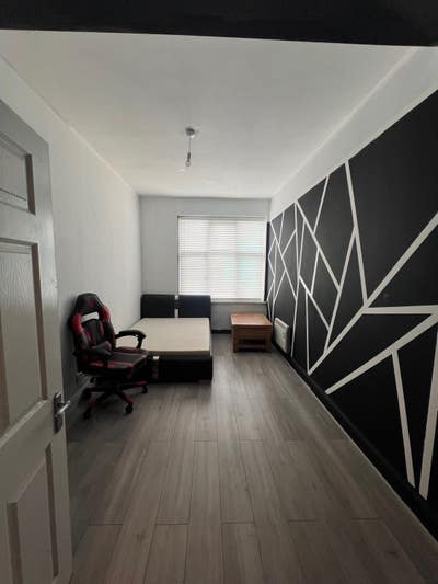 Double Bedroom Available for sublet! - Lewisham Main Photo