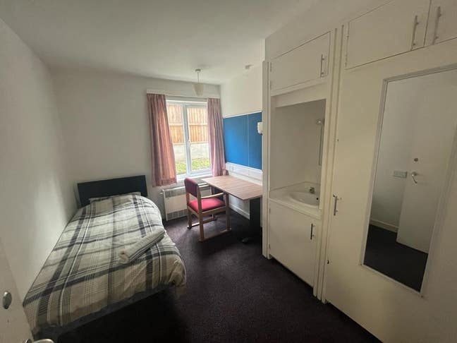 Bedrooms Available Close To City Centre! Main Photo