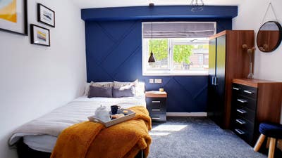 Modern Room Available in Refurbished House Main Photo