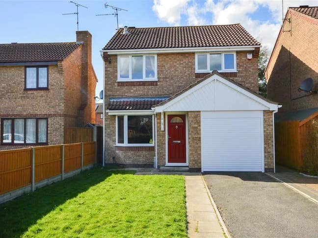 Double Room in a 3 bedroom home Main Photo