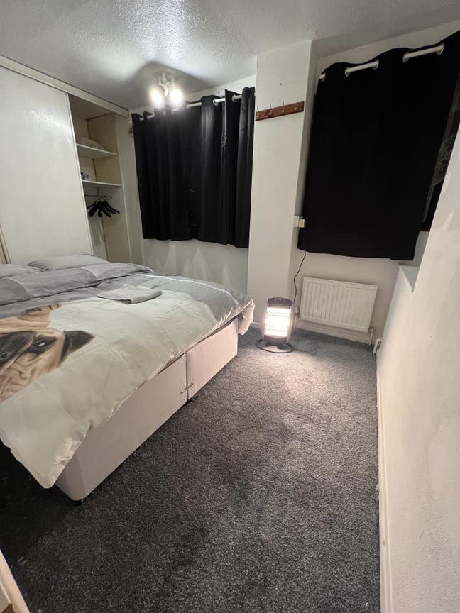 Double & Single Bedrooms in the Town Centre  Main Photo