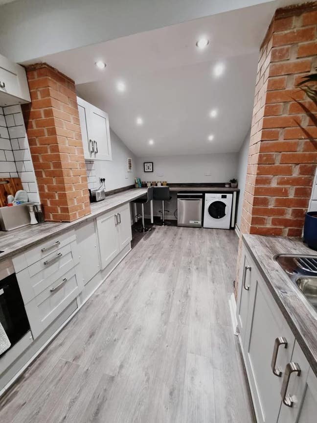 Room in house share with one other.  Main Photo