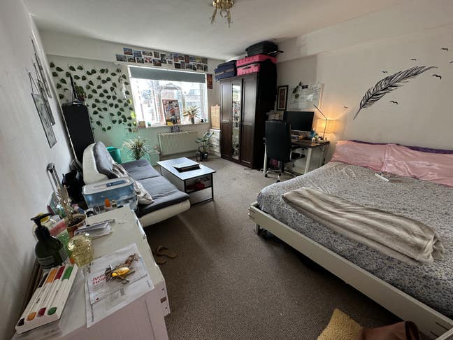 One month room sublet. female only. NO deposit. Main Photo