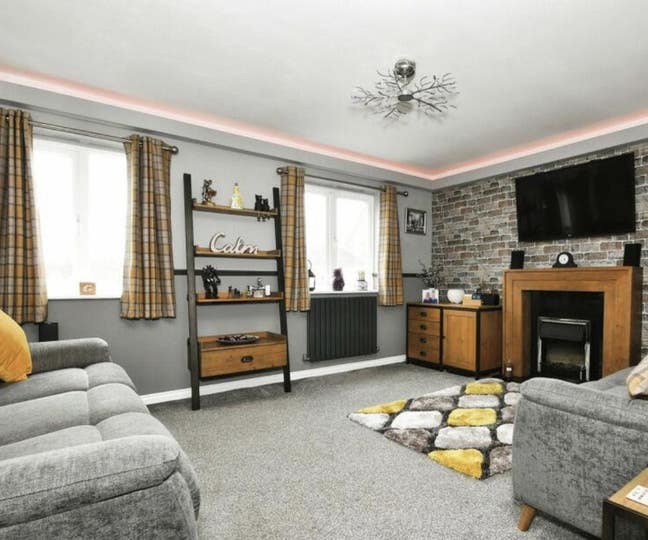 Room share in 3-bed house Main Photo