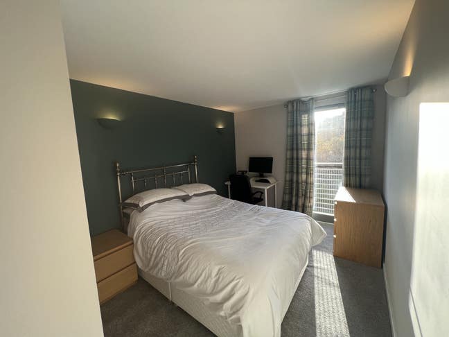 Double room with private bathroom in leith  Main Photo