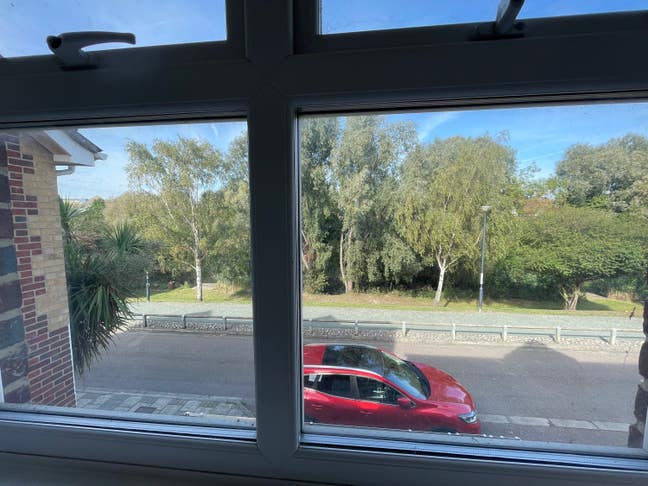 Single room for single in quiet neibourhood Main Photo