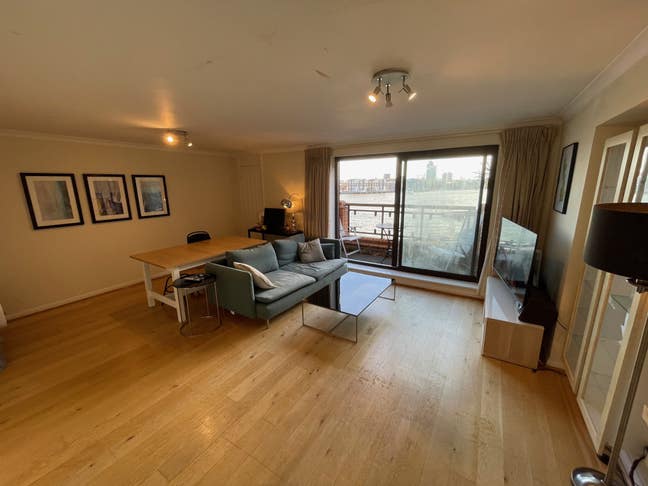 Double bedroom with private bathroom near City/CW Main Photo