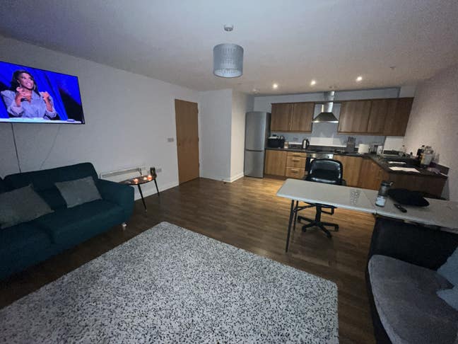 Spacious double room at Eglinton Toll Main Photo