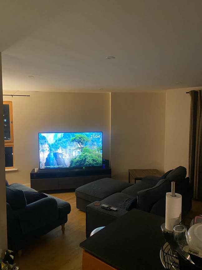 Cheap room at the docks  Main Photo