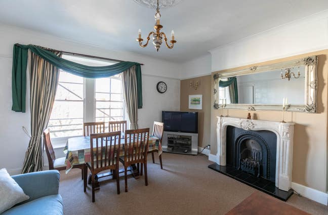 Double room in large Clifton flat Main Photo