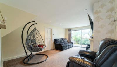 Bedroom in Harborne  Main Photo