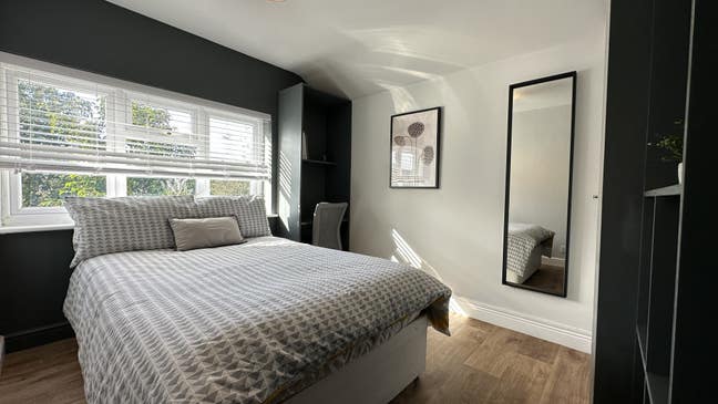 Refurbished Room in Detached House... Main Photo