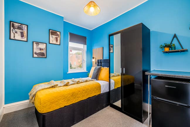 Large Double Room Now Availble Just off Queens Rd Main Photo