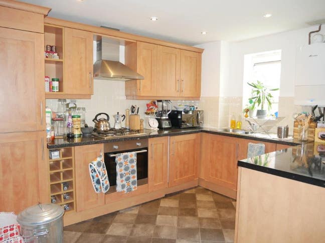 Beautiful ground floor 2 bed Flat w/garden Main Photo