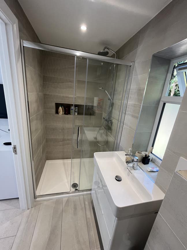 Modernised Ensuite Bedroom in Stanmore  Main Photo
