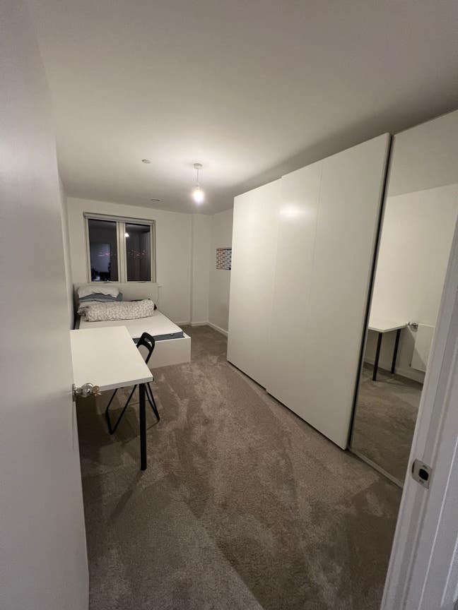 ⚡️Spacious double bedroom - Flat Share  Main Photo