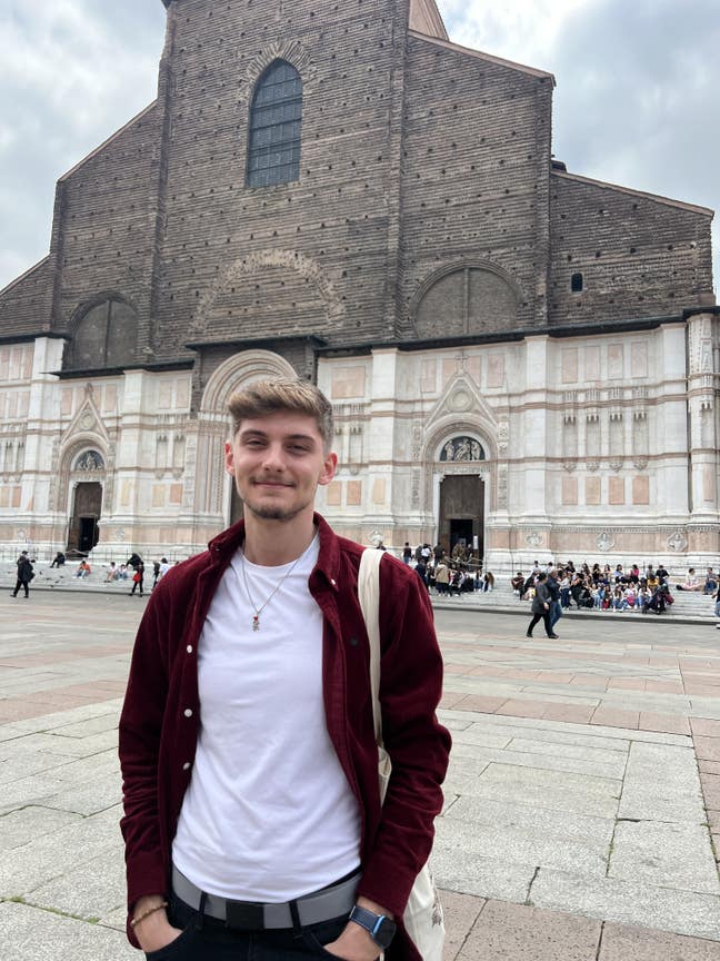 24y/o, looking for a new place to call home! Main Photo