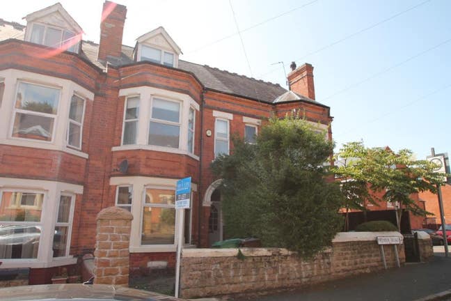 1 Double Room Available  Main Photo