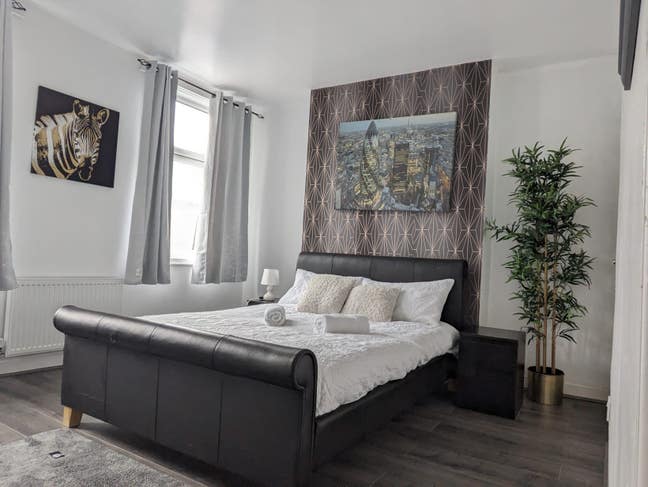 Very large room available from 18th August  Main Photo