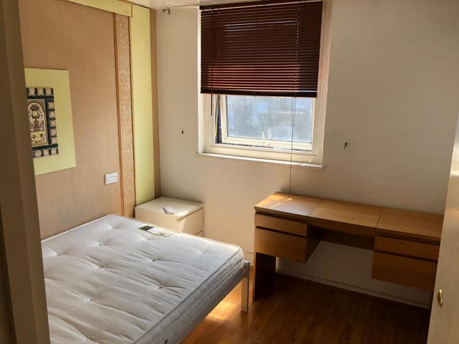 Bedroom with a separate study room Main Photo