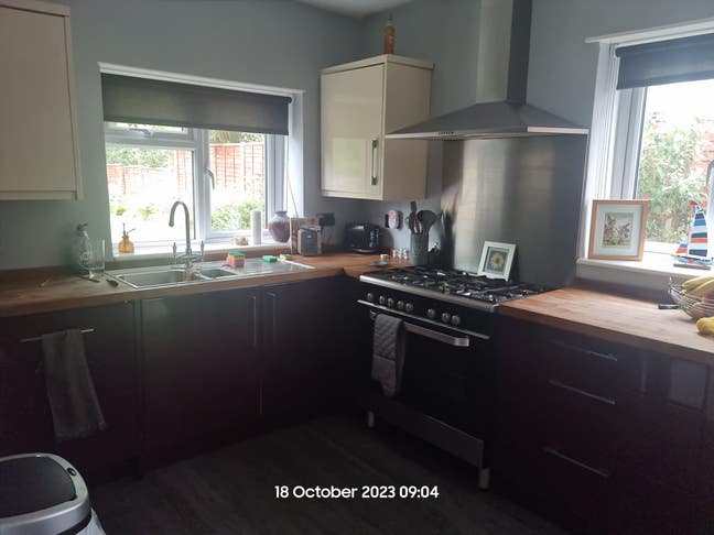 Lovely large single room in m fully equipped home  Main Photo