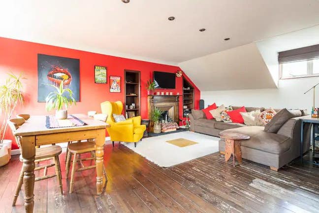 Bedroom in safe London area close to nature. Main Photo