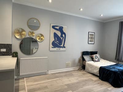 Very Large Studio Flat Main Photo