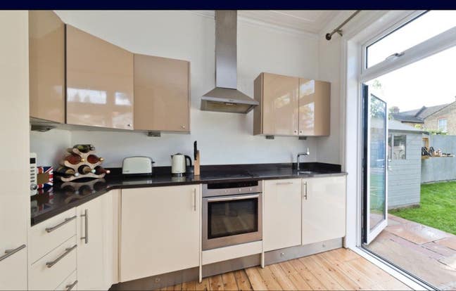 Clean single room opp Enfield Town station Main Photo