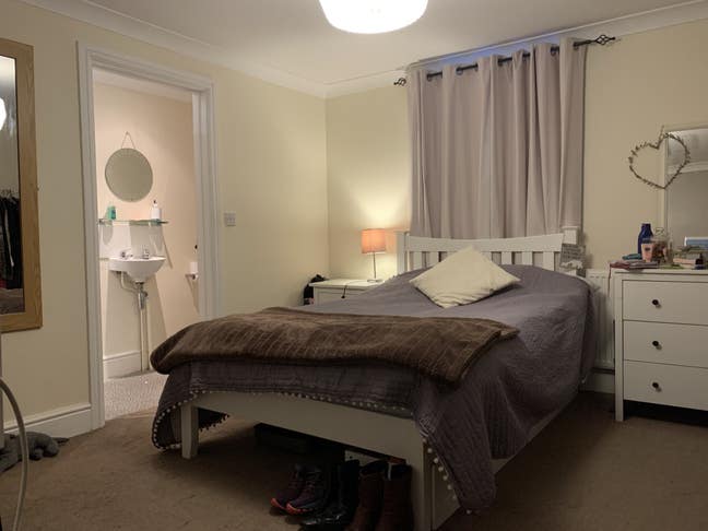 Large Double Room with En-Suite ,  Garden View Main Photo