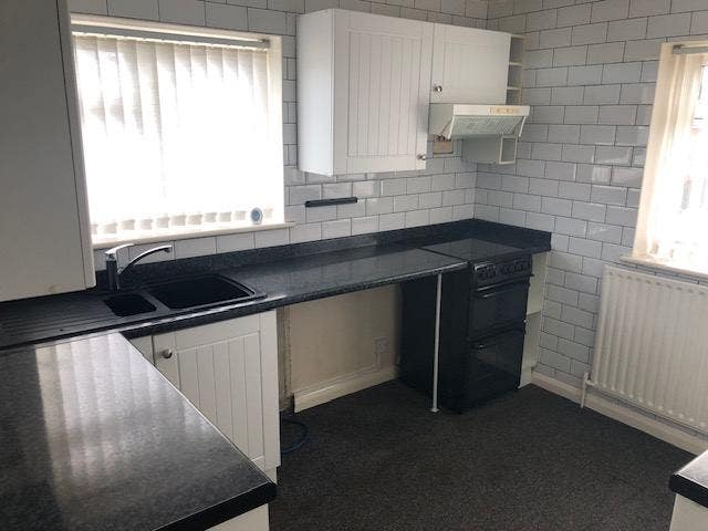 Guardianship: Room In 2 Bed Flat in Chessington Main Photo