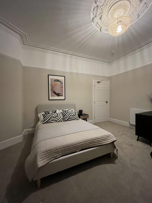Beautiful renovated OffSuite room 35 Main Photo