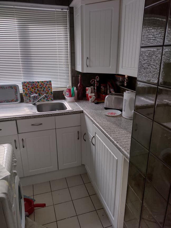 ROOM available Medium size  Main Photo