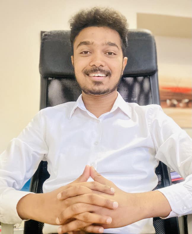 I am a professional male aged 25. I am lookin... Main Photo