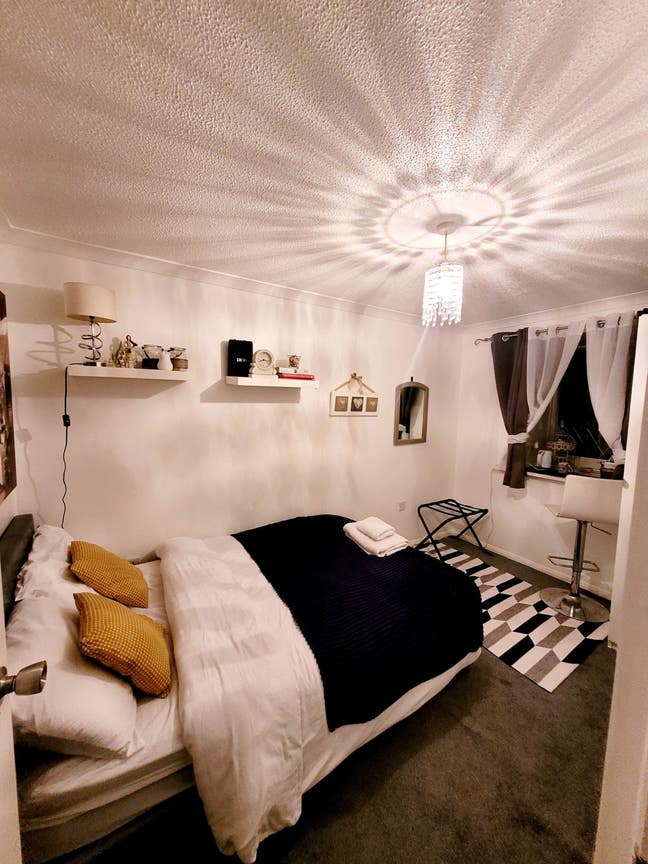 Small double room  Main Photo