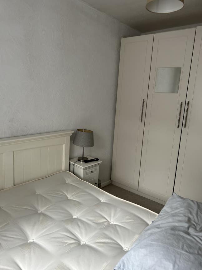 Room  available Now for 1 FEMALE   professionals Main Photo