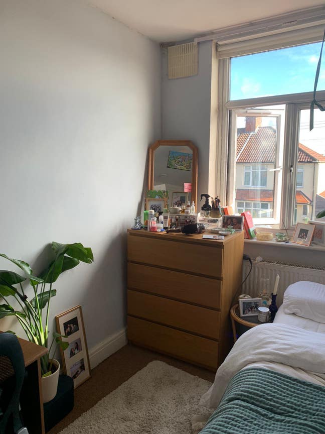 Cosy and bright double room - Near Glouc Rd  Main Photo