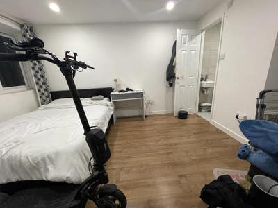 Big Ensuite Room in Canary Wharf Townhouse Main Photo