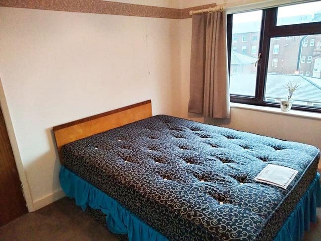 1 x Double Rooms in 3 Bedroom Property - Lenton Main Photo