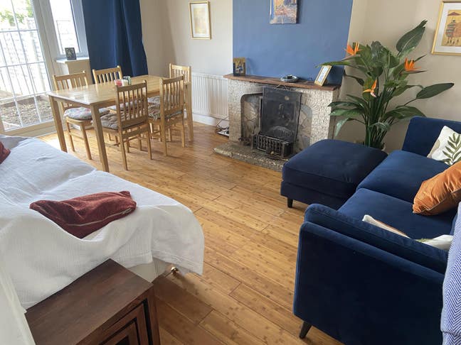 Beautiful large room with HUGE garden Main Photo