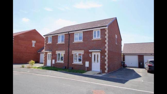 Double room with en suite in 3 bed house Main Photo